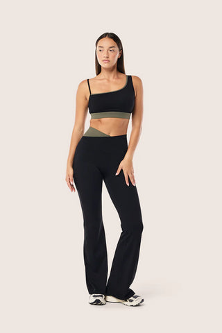 Wander Flare Legging - Black/Olive