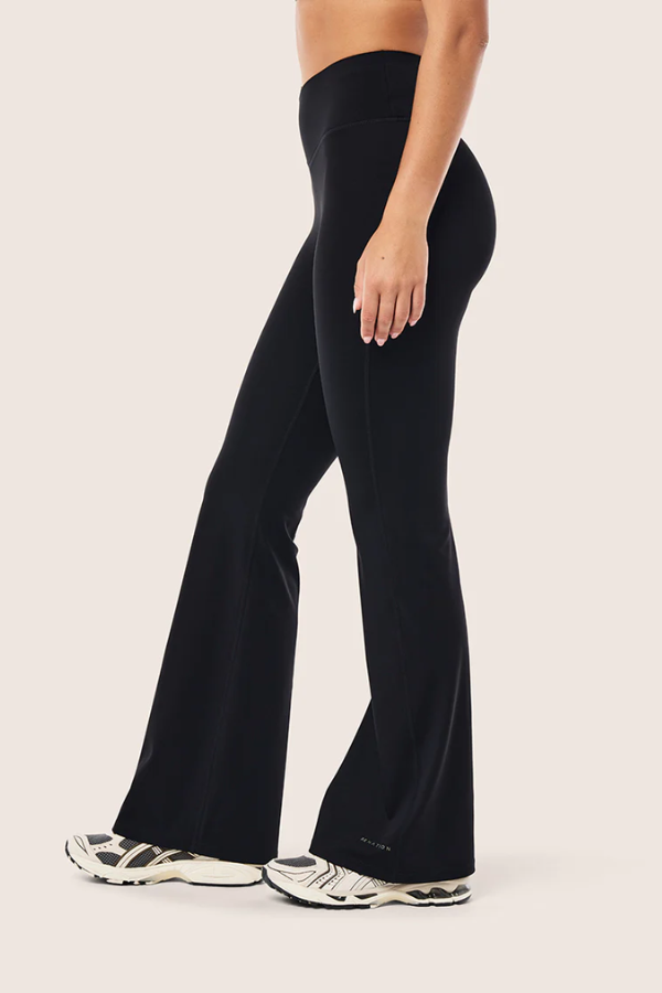 Wander Flare Legging - Black/Olive