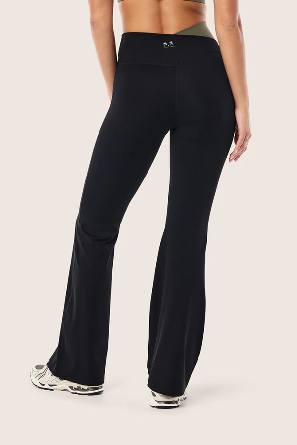 Wander Flare Legging - Black/Olive